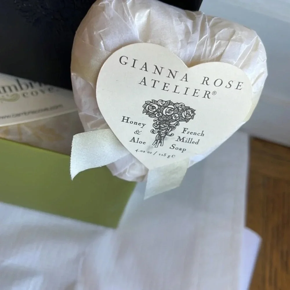 NIB Heart Shape Soap Honey & Aloe